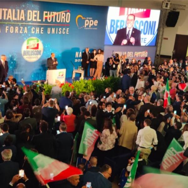 Convention Forza Italia Napoli, Berlusconi: “tornare a rappresentare la maggioranza degli italiani confusi”