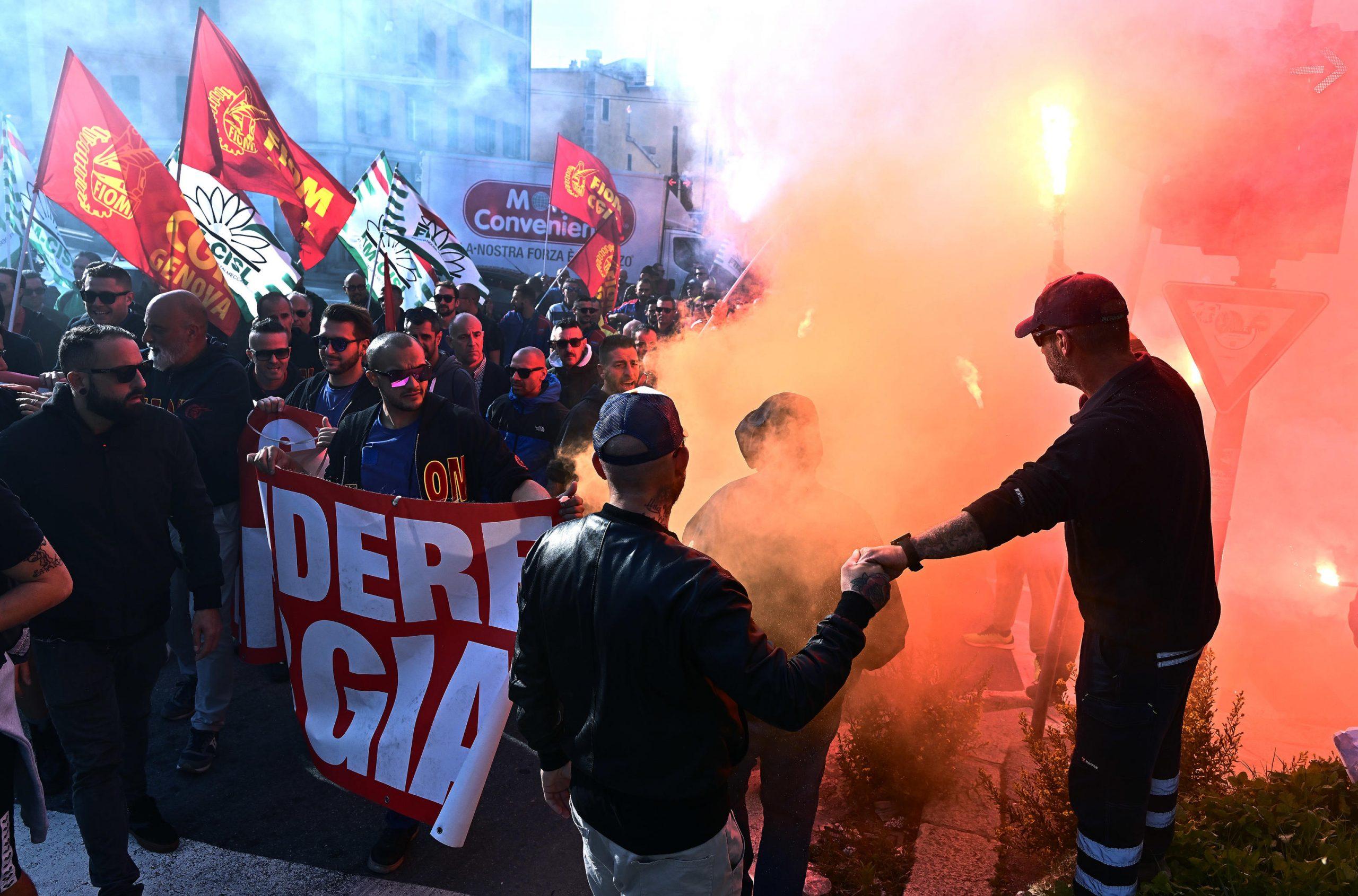 Ansaldo Energia, lavoratori bloccano ingresso dell’autostrada a Genova