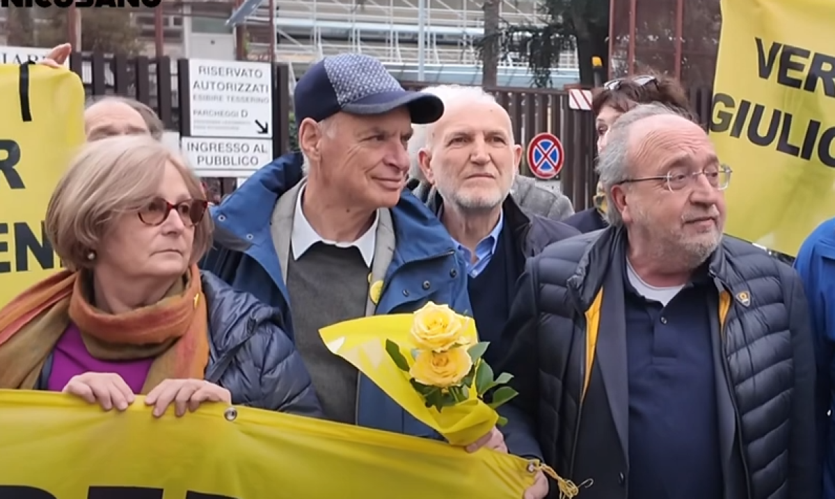 Processo Regeni, la seconda udienza a Roma. I genitori di Giulio: “Ostinatamente presenti”. La Corte rigetta le questioni preliminari | VIDEO