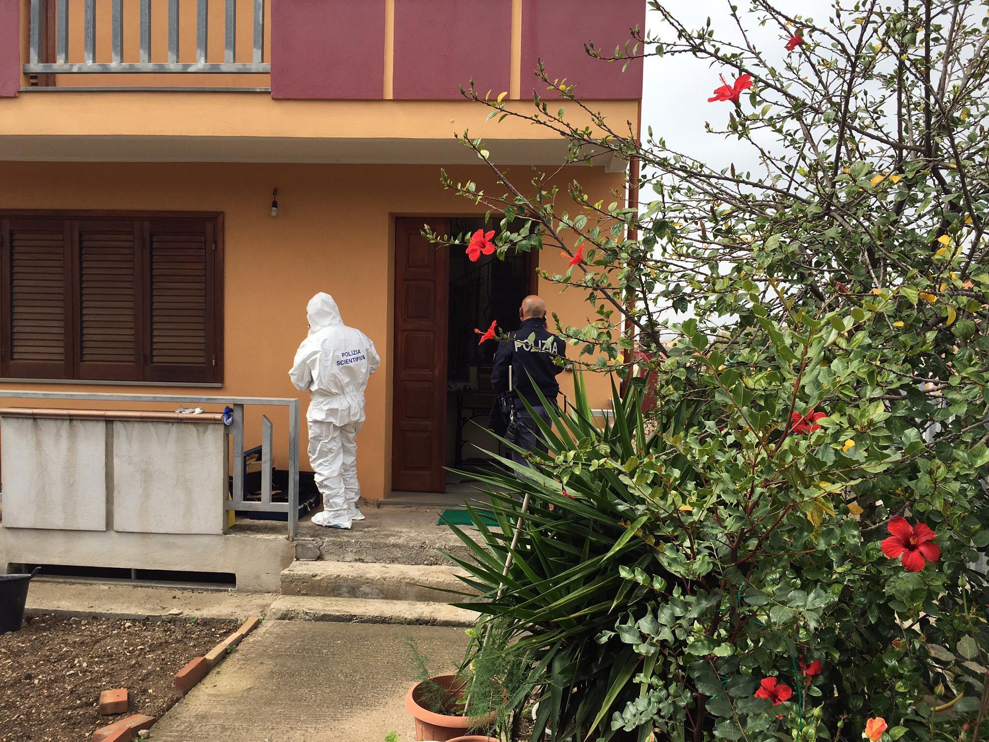 Brindisi, coniugi trovati morti in casa con ferite d’arma da fuoco. Si fa largo l’ipotesi del duplice omicidio