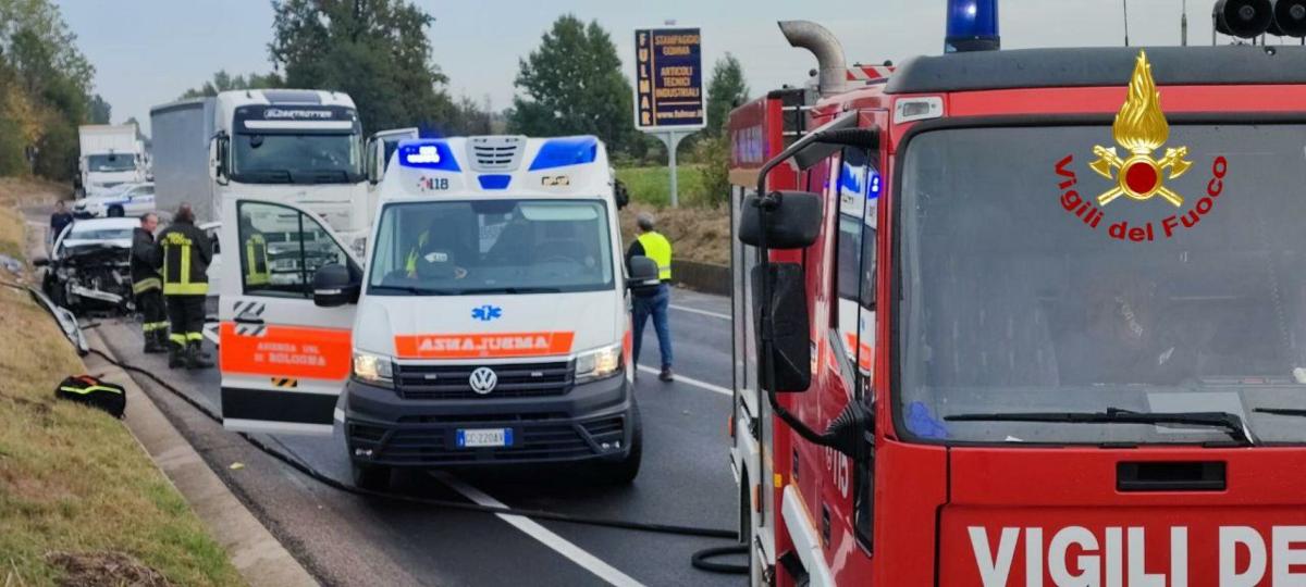 Verona, incidente a Minerbe: auto finisce nel fosso dopo aver urto …