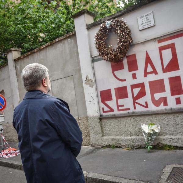 Milano, manifestazione in memoria di Sergio Ramelli: 1500 persone presenti,  saluti romani da parte dei militanti di estrema destra | VIDEO