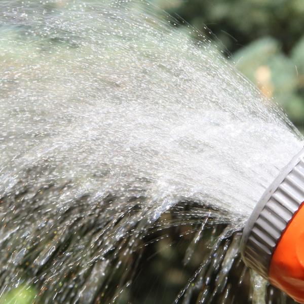 Acqua dal terrazzo del vicino: come difendersi e quali sono le condotte illecite