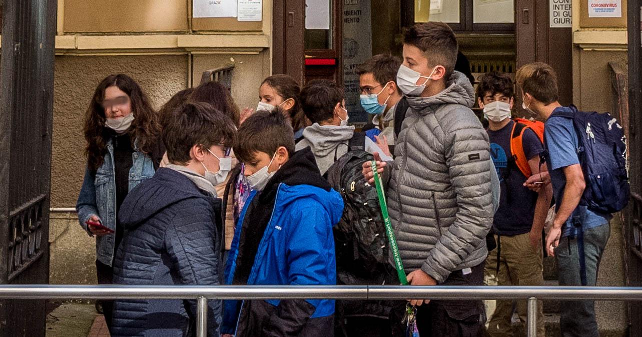 Mascherine scuola, regole su DAD e quarantena: tutte le FAQ del Ministero dell’Istruzione