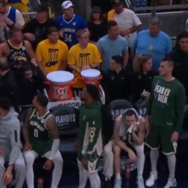 NBA, Bucks eliminati. Beverley tira il pallone addosso a un tifoso dei Pacers | VIDEO