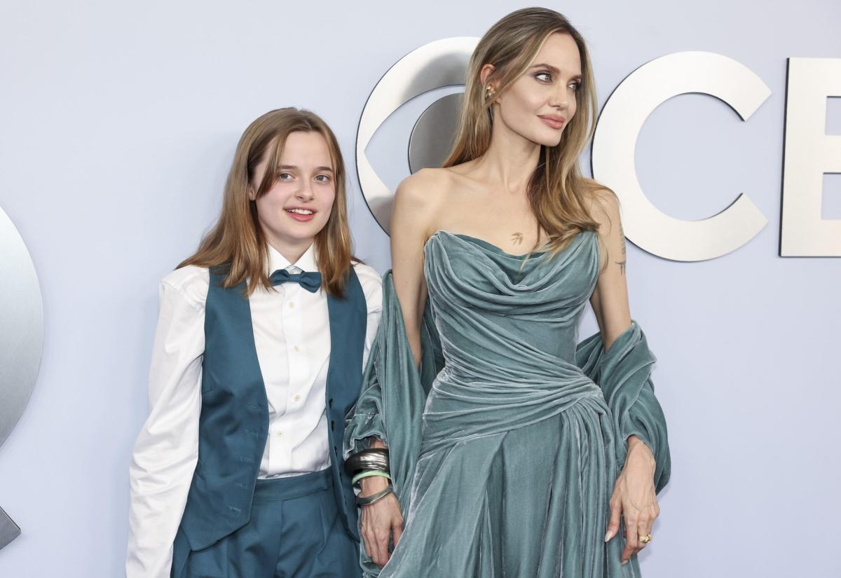 Angelina Jolie e la figlia Vivienne hanno un tatuaggio abbinato: il significato e cosa c’è scritto