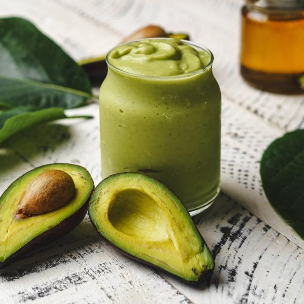 Cosa accade se mangi un avocado ogni giorno? Ecco i benefici di questo frutto e perché è considerato un superfood