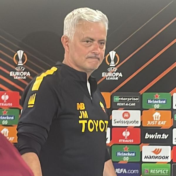 Dybala giocherà la finale di Europa League? Mourinho tra pretattica e scetticismo: “Non può toccare palla” | VIDEO