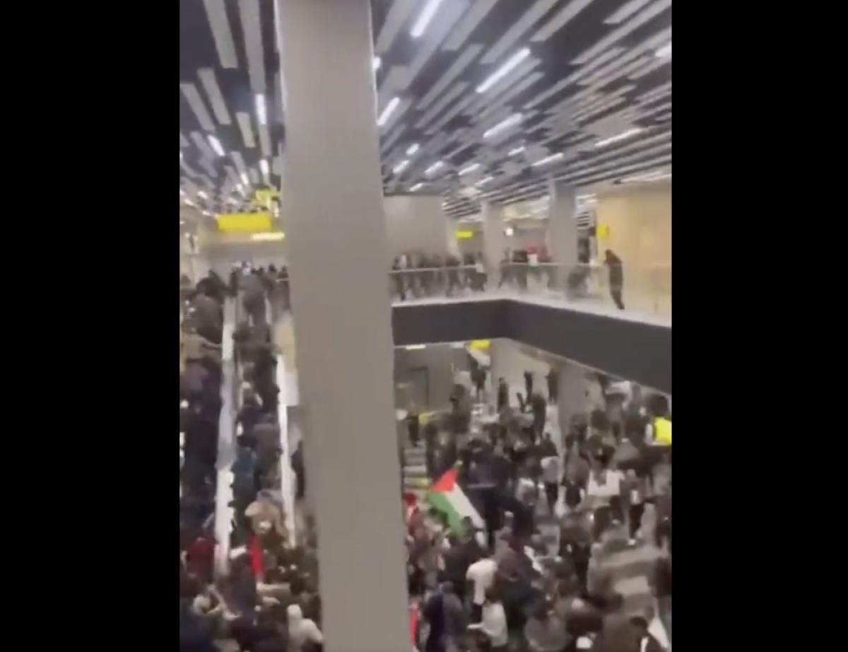 Daghestan, in aeroporto manifestanti filo-palestinesi contro un vol…