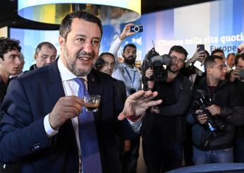 Manovra, Salvini: “Chi paga il caffè con la carta è un rompipalle”