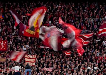 Striscione dei tifosi del Bayern Monaco contro Piantedosi per il divieto di trasferta in Napoli-Eintracht Francoforte