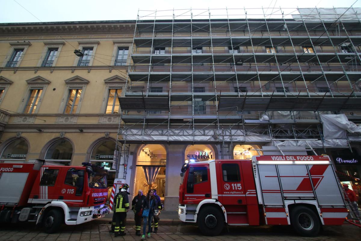 Milano, incendio in via Lomellina: distrutto dalle fiamme un appart…