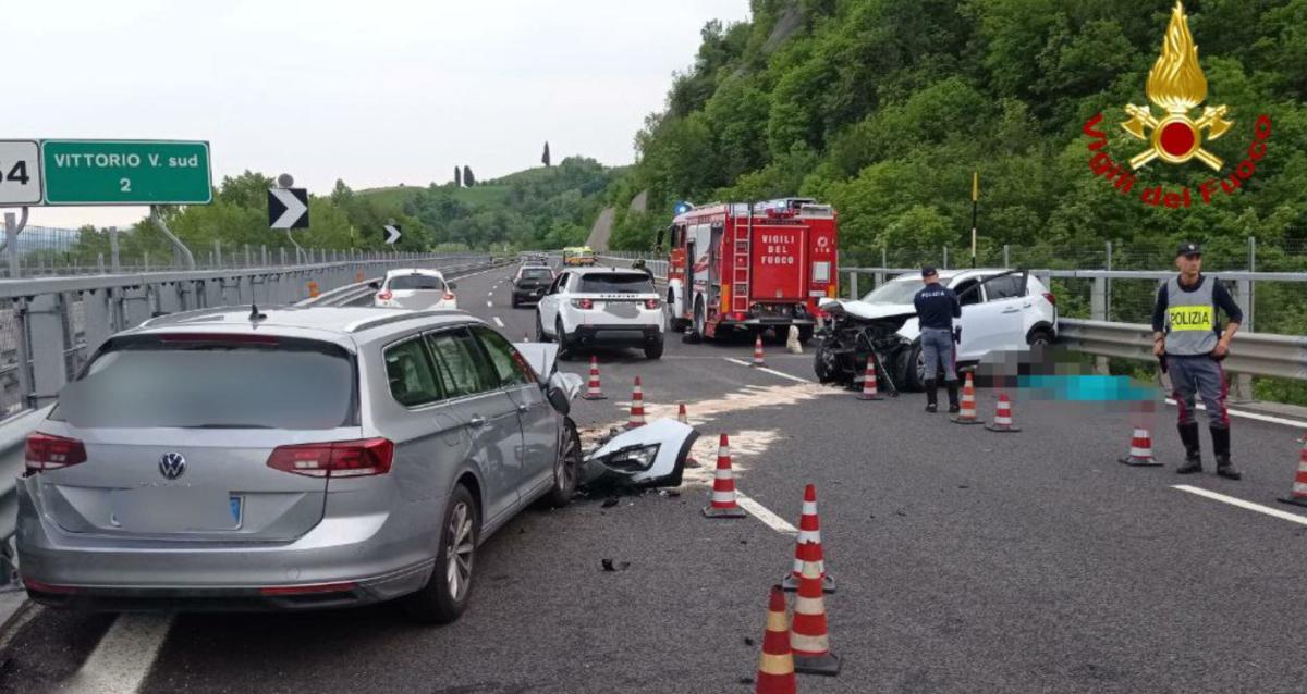 Treviso, incidente sull’A27: auto in fiamme nei pressi di Conegliano