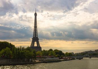 Parigi, nel centro della città sempre più bici e meno auto: lo studio