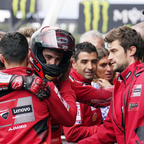 MotoGP, Bagnaia centra la pole position in Austria. Soffre Bezzecchi, male Martin