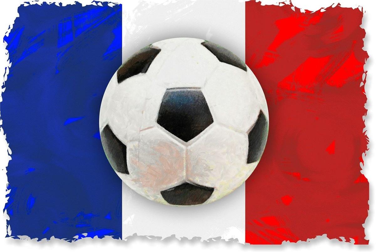 Calcio, la Francia offre sgravi fiscali per attirare la Fifa a Parigi