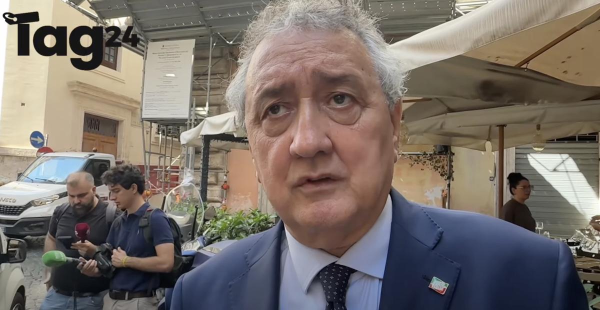 La Senna inquinata frena Paltrinieri alle Olimpiadi 2024, Barelli accusa gli organizzatori: “Scelta azzardata” | VIDEO