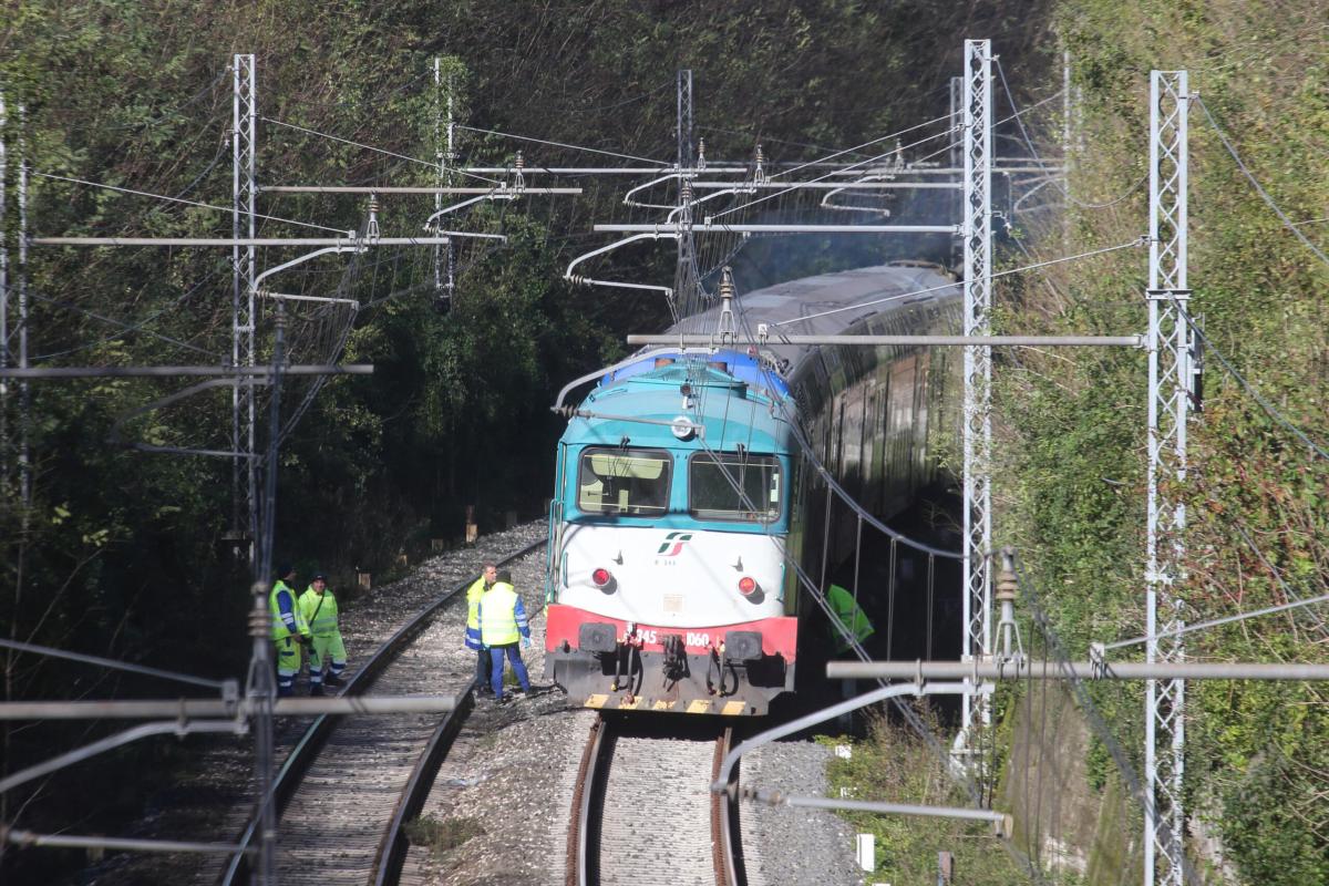 Tragedia nel Milanese, donna travolta e uccisa da un treno a Melegnano