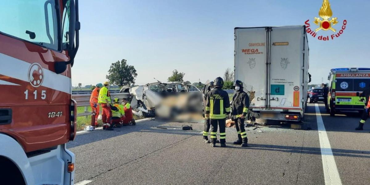 Cremona, incidente autostrada A21 oggi: camion perde carico e crea …