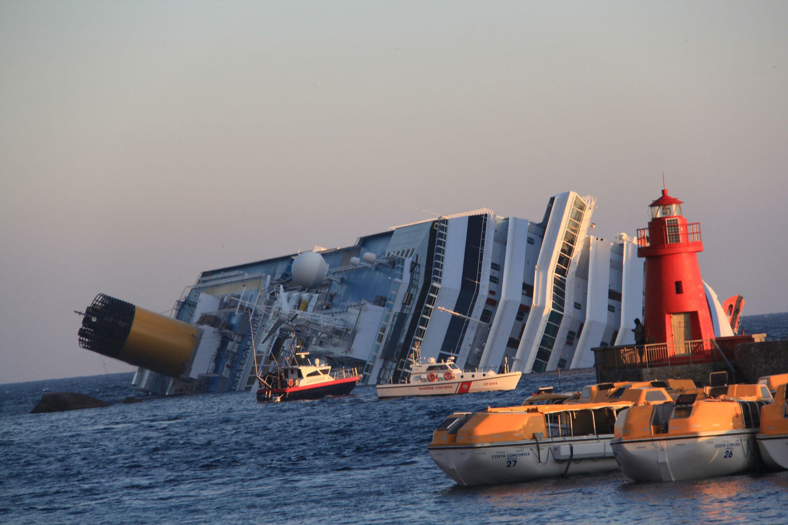 Costa Concordia, oggi il 12esimo anniversario del naufragio: vittime e sopravvissuti