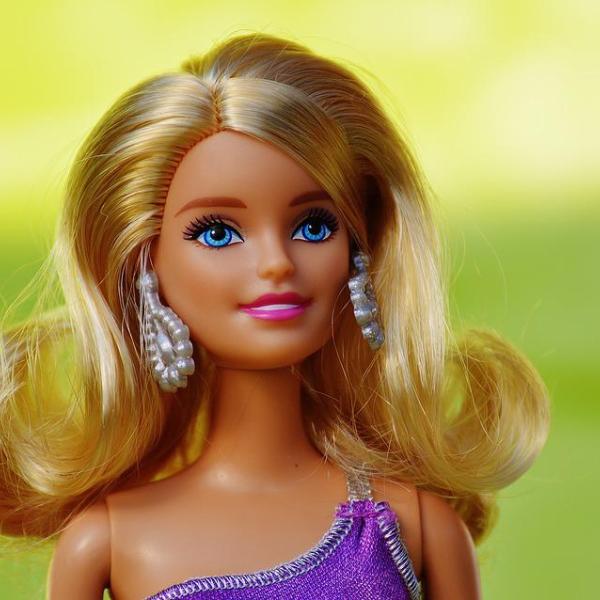 L’ex Ken umano è diventato Barbie: l’esito dopo 90 operazioni