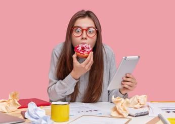 Cosa succede se si mangia con lo stress senza attenzione: 5 cose da sapere