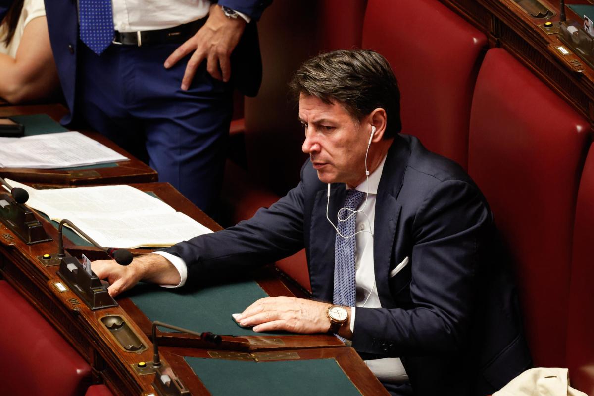 Salario minimo, Conte: “Il governo dica a 4 milioni di lavoratori s…