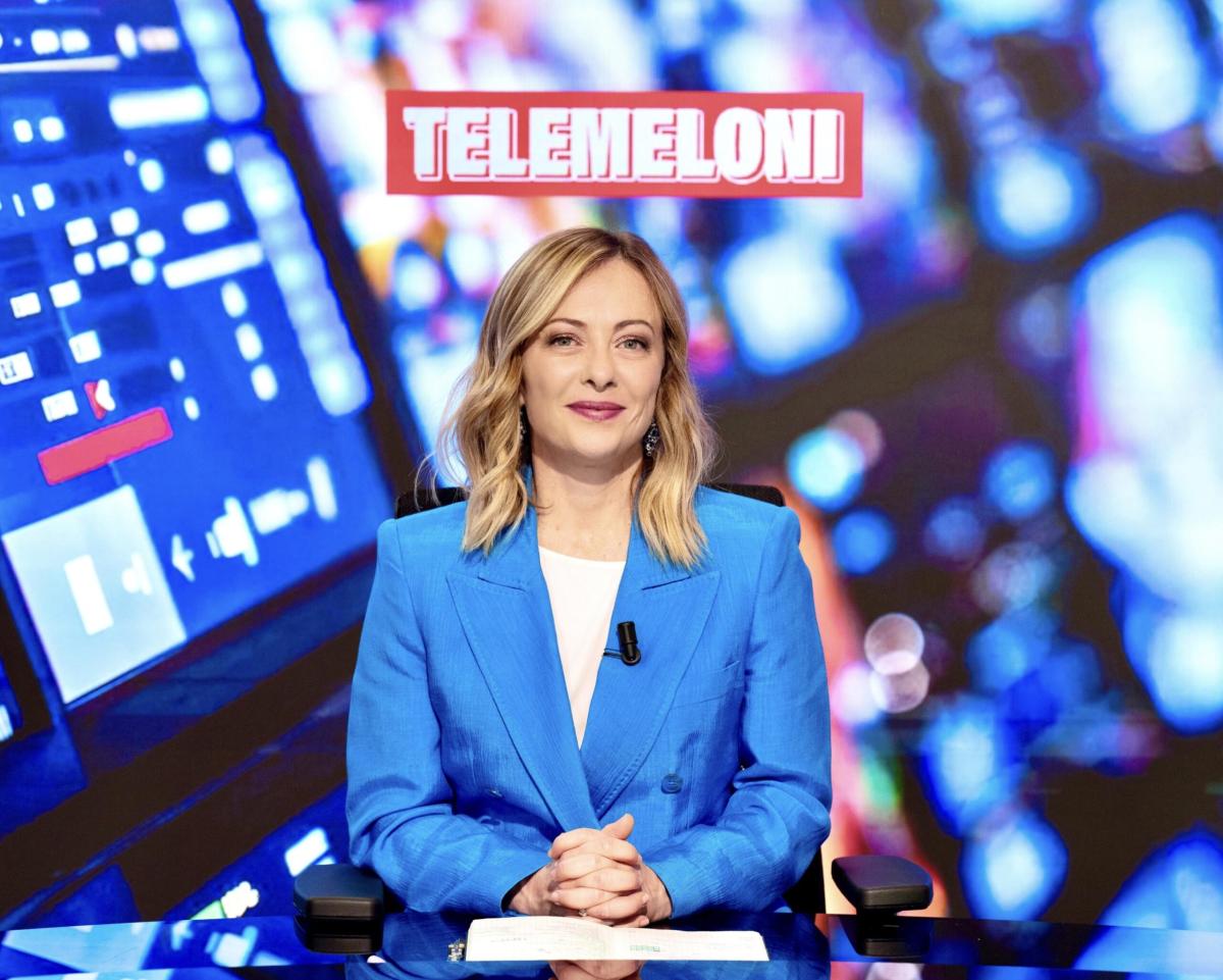 Perché sta facendo discutere tanto il video di Giorgia Meloni che sui social lancia “TeleMeloni”: “Questa è l’unica originale, le altre sono fake news della sinistra” | VIDEO