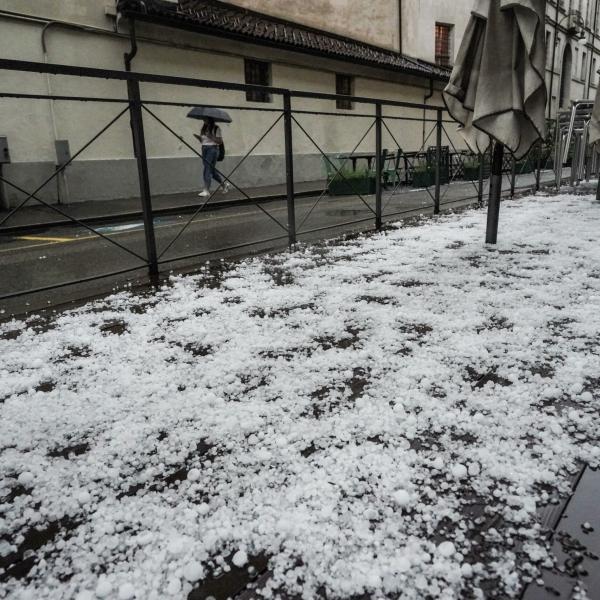 Graupel: cos’è e come si forma questo fenomeno atmosferico accaduto sulle coste adriatiche