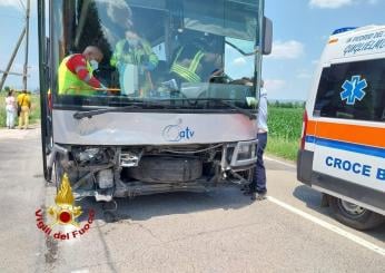 Verona, autobus di linea esce fuori strada: chi è la donna morta nell’incidente? Sette le persone ferite | FOTO