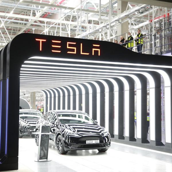 Tesla vende Bitcoin, guadagni per quasi 1 miliardo di dollari