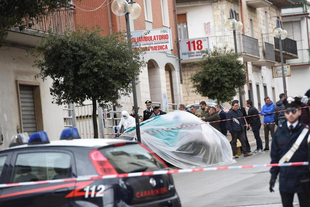 Foggia, sparatoria in pieno centro: un ferito, paura fra i passanti…