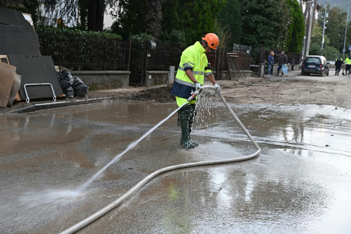 Maltempo, allerta rossa su Liguria e Toscana: piogge e temporali ne…