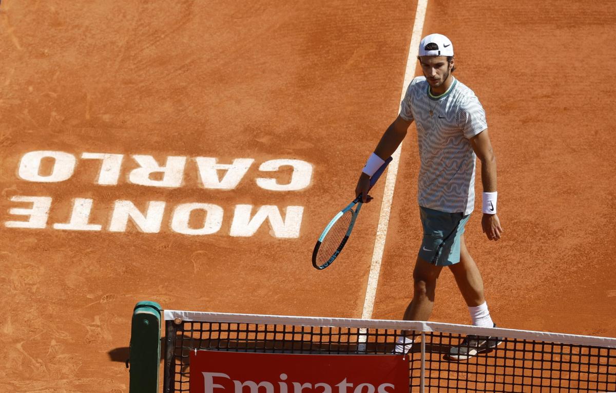 Monte-Carlo Masters 2024, Musetti cade contro Djokovic: il serbo vola ai quarti di finale