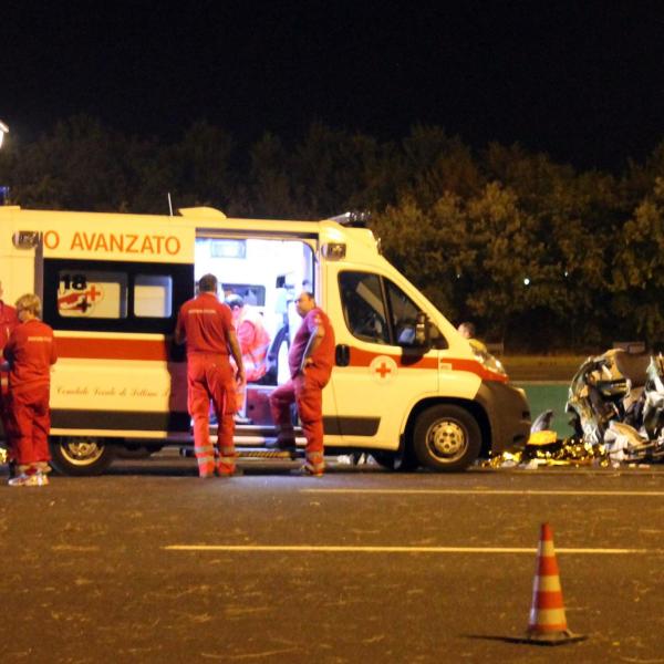 Cuneo, incidente a Vezza d’Alba: auto finisce fuori strada, morte due ragazze tedesche