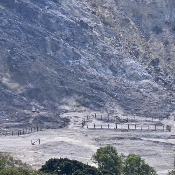 Campi Flegrei, il livello del magma influenza i fenomeni sismici? Di Vito (direttore dell’osservatorio vesuviano dell’INGV): “Nessuna eruzione imminente, ma la situazione va monitorata”