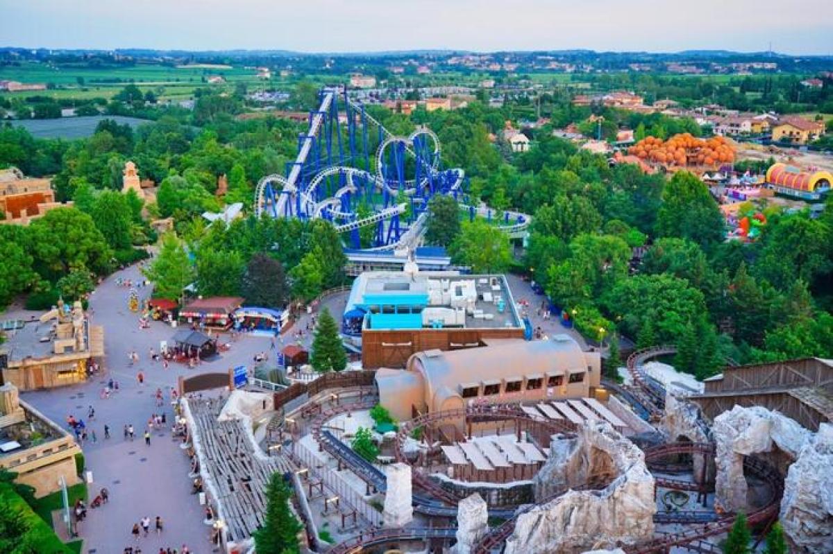 Assunzioni Gardaland e locali lago 2023: si cercano 7mila profili tra addetti ristorazione, biglietterie, manutentori e ingegneri, stipendi maggiorati