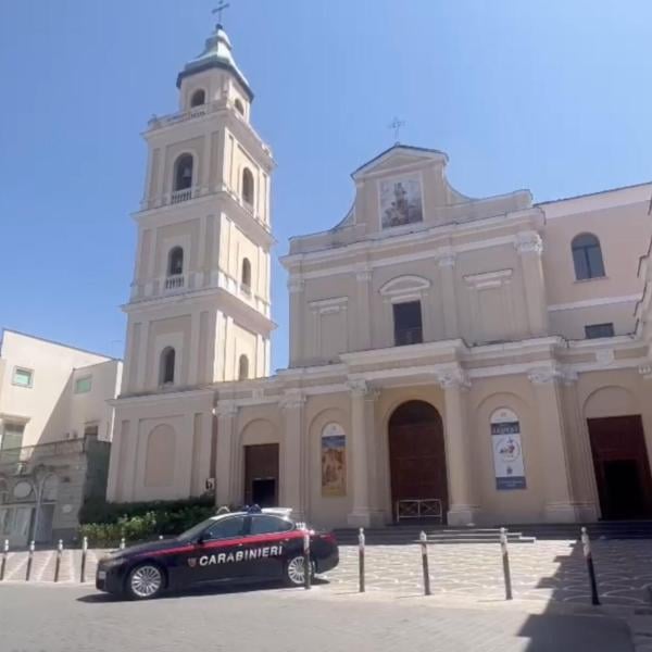 Chi sono don Domenico Silvestro e padre Nicola Gildi, il parroco e il frate accusati di violenza sessuale e rapina aggravata ad Afragola