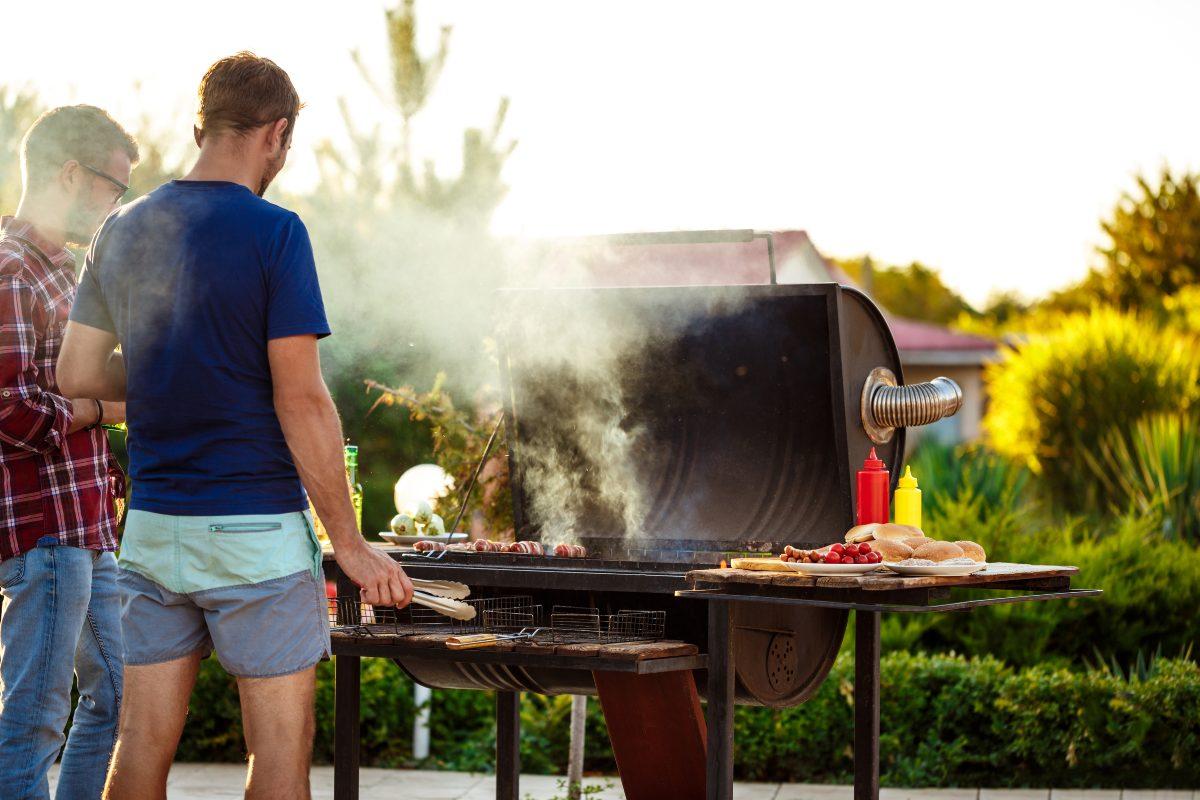 È vero che la carne alla brace fa male? Ecco i rischi reali di questo metodo di cottura