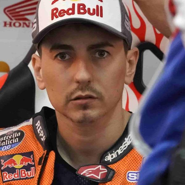 MotoGP, Jorge Lorenzo su Marquez: “Dovrà decidere se vincere o fare soldi”