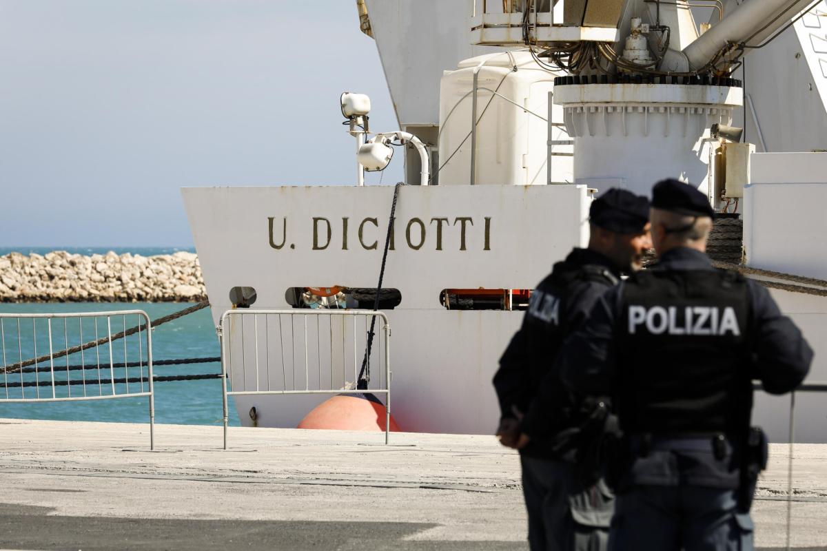 Migranti, a Pozzallo arrivano 305 migranti: nuovo sbarco dalla Dici…