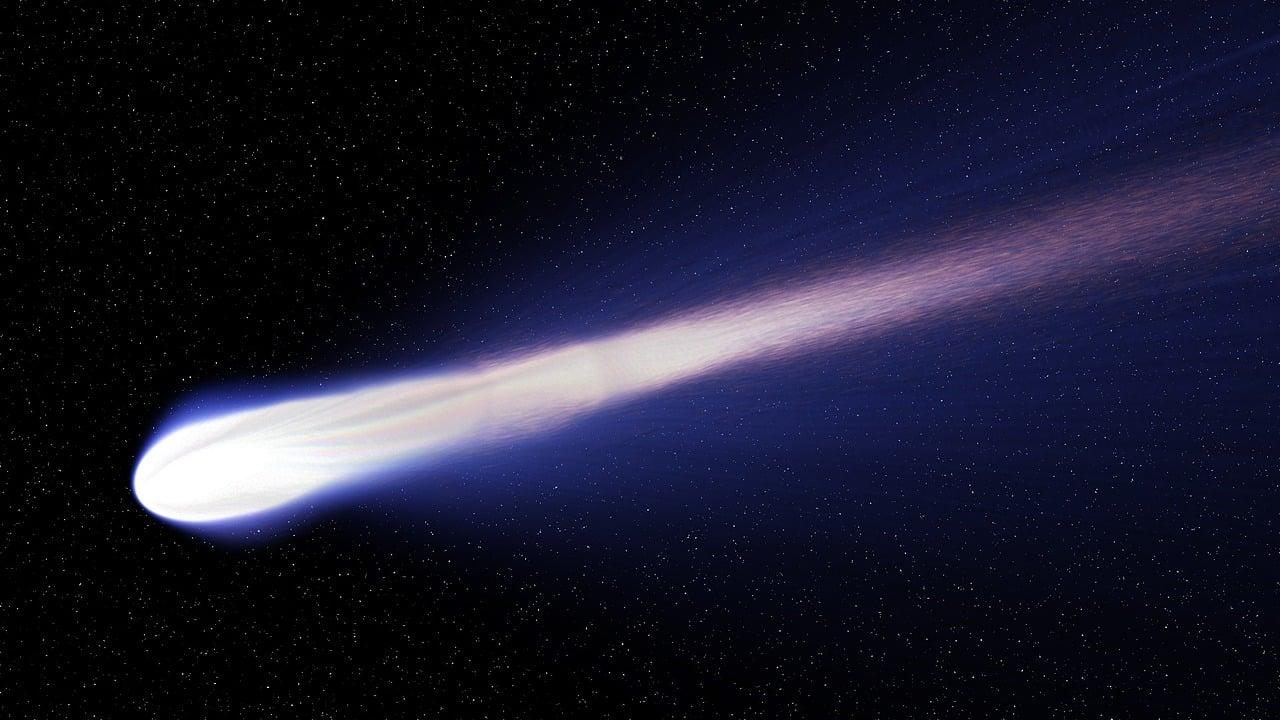 Cos’è un bolide luminoso, il fenomeno astronomico visto nei cieli dell’Emilia Romagna?