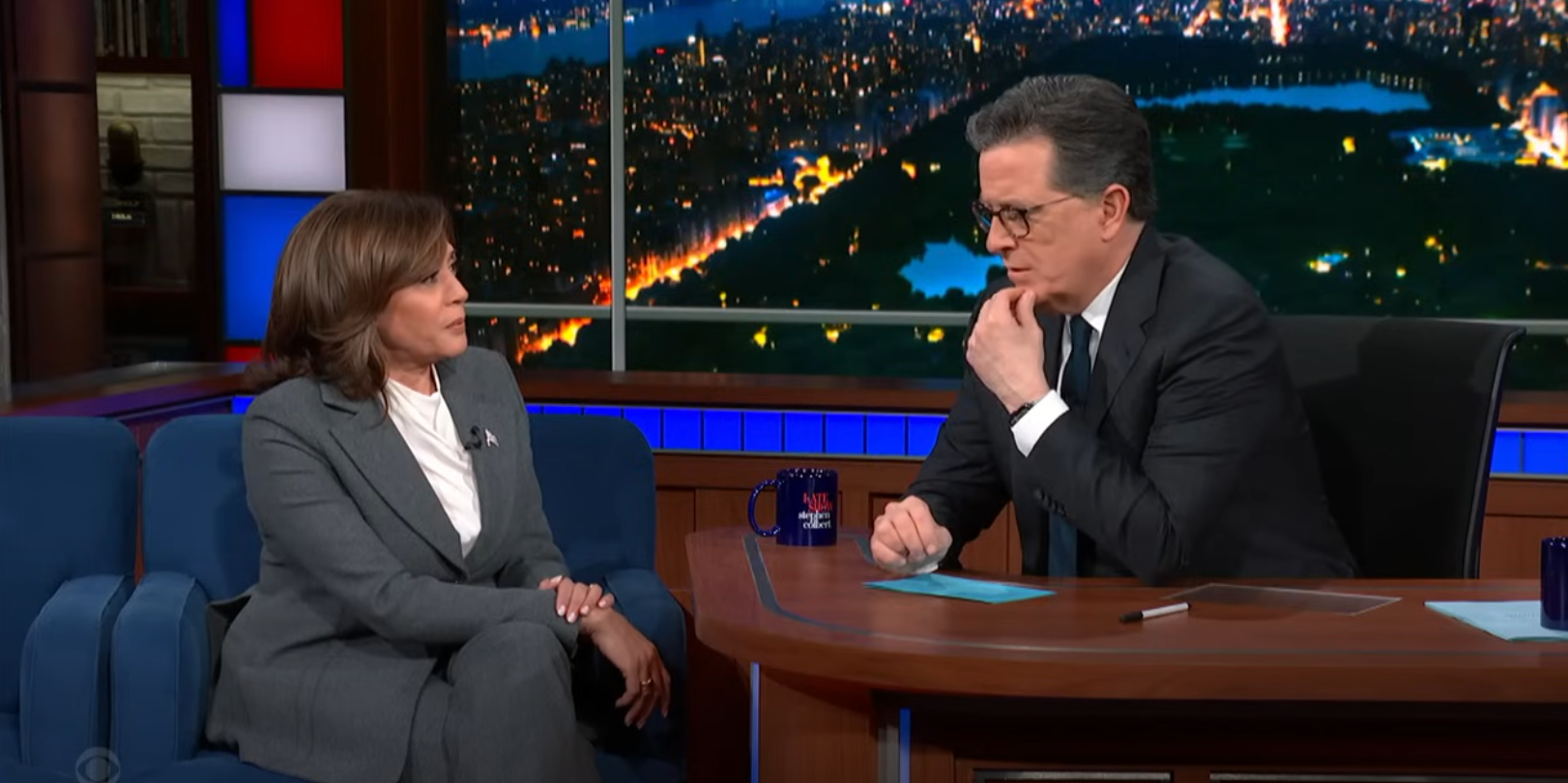 Usa 2024, Kamala Harris ospite al “The Late Show” di Stephen Colbert: la prima volta da candidata