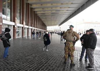 Stazione Termini, aggredisce passanti colpendoli con delle bottigliate