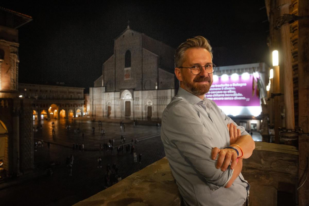 Bologna, sindaco contro i manifesti “Pro Vita” e “Stop Gender”