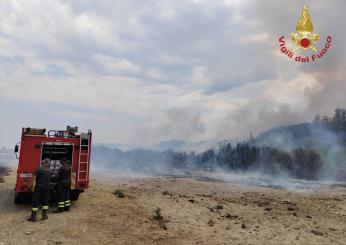 Incendi nella provincia di Siracusa, intervengono le autobotti e i Canadair