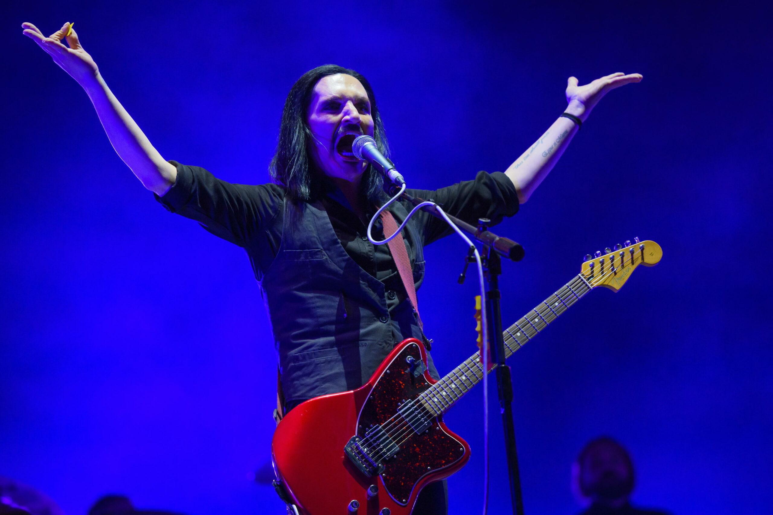 Brian Molko dei Placebo rischia il processo per diffamazione: ecco cosa aveva detto ad un concerto su Giorgia Meloni