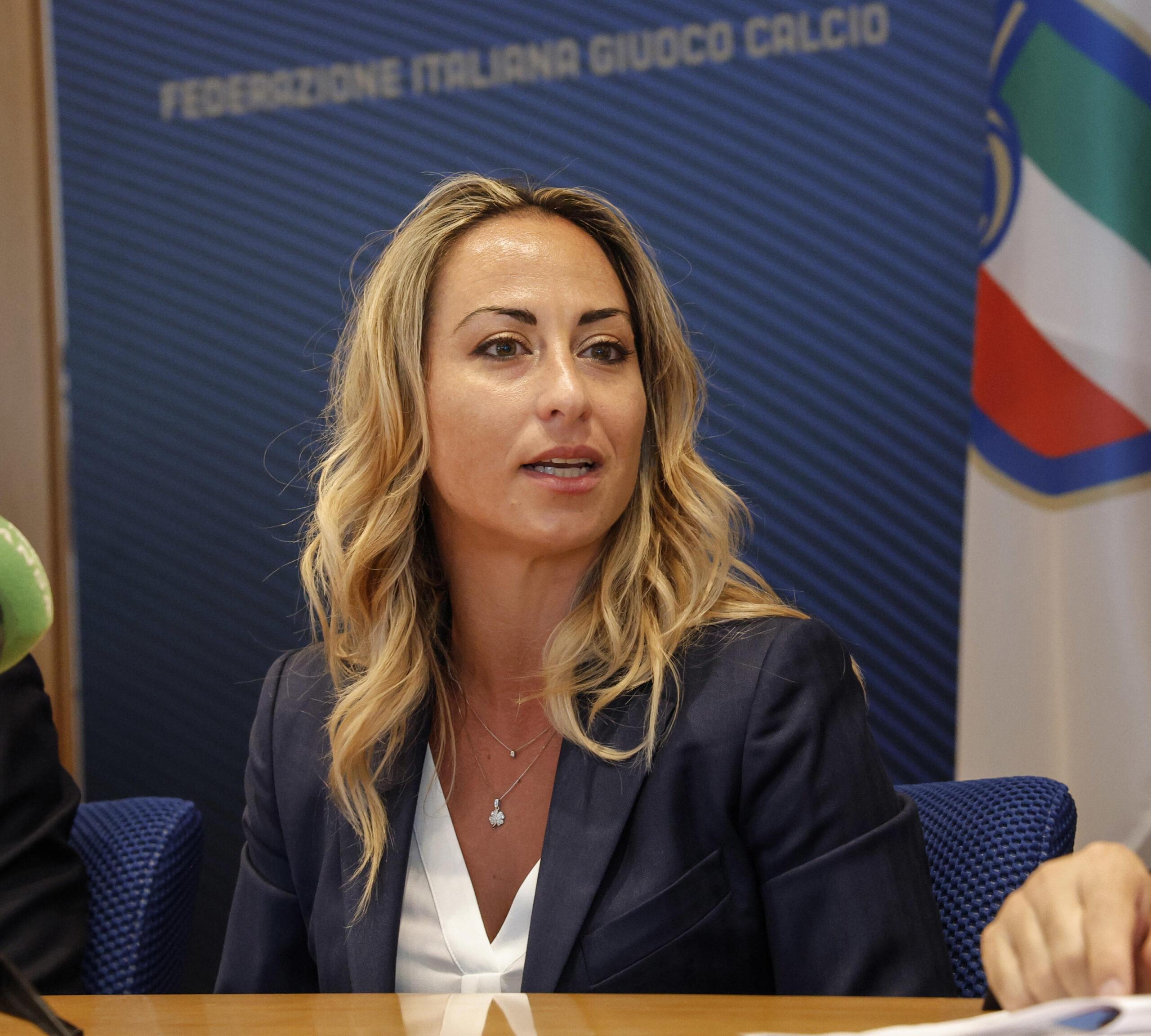 Serie A, chi è la guardalinee Tiziana Trasciatti: farà parte della prima terna arbitrale tutta al femminile