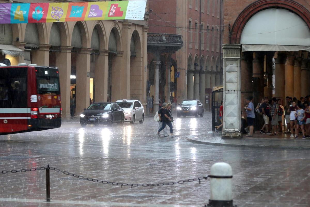 Allerta meteo arancione in Emilia Romagna, temporali su altre 10 re…