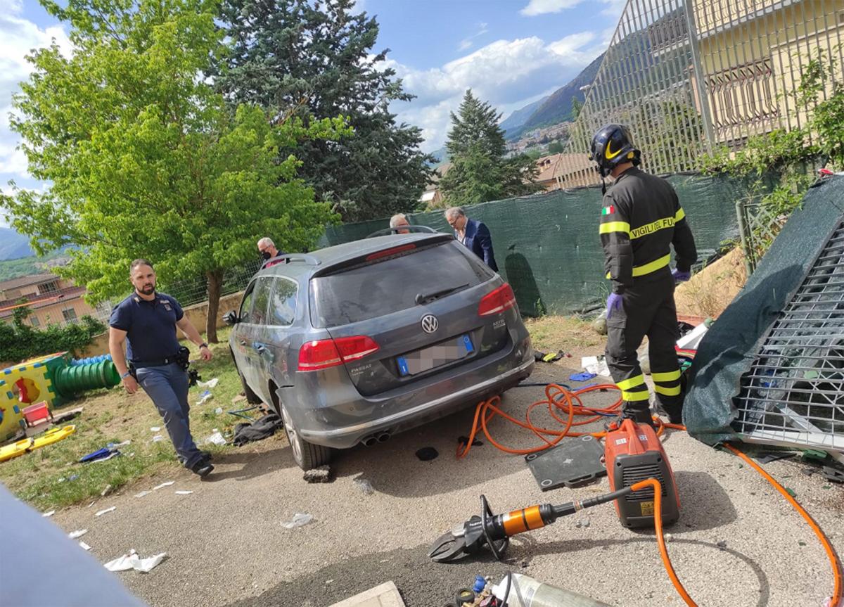 L’Aquila, auto piombata sull’asilo: La proprietaria: “Ho tentato di…